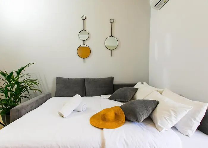 #avant_garde #beach 2',downtown 5'